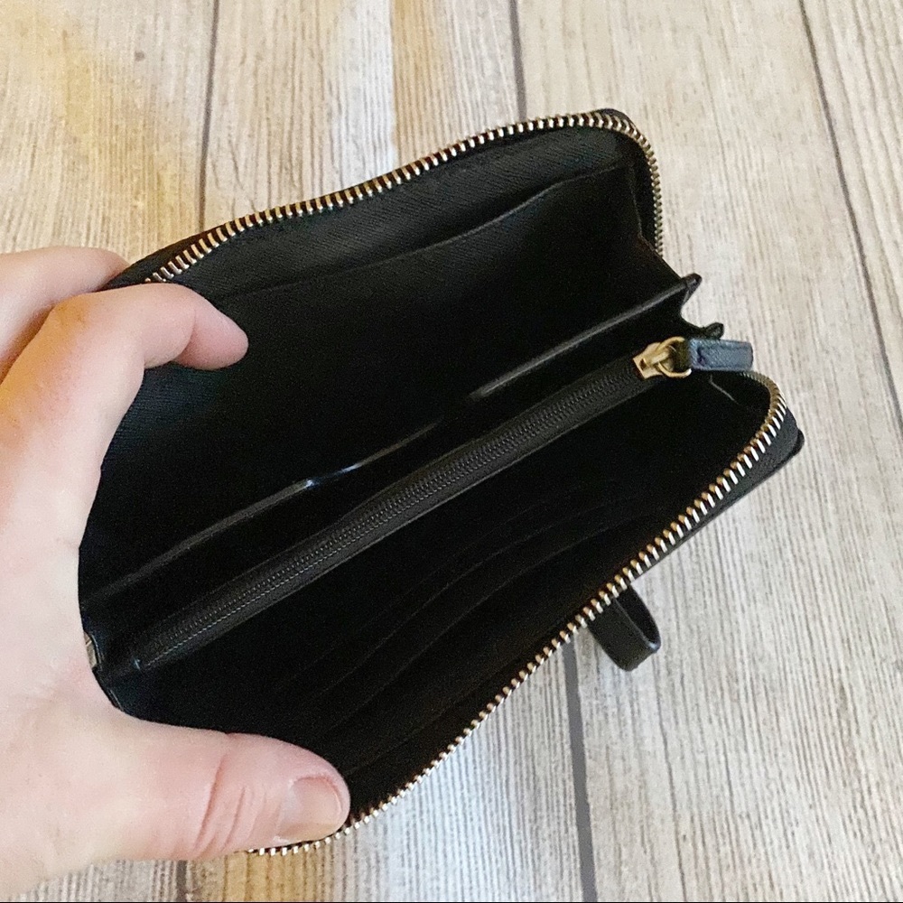 Michael Kors black and white wallet/wristlet - Picture 5 of 8
